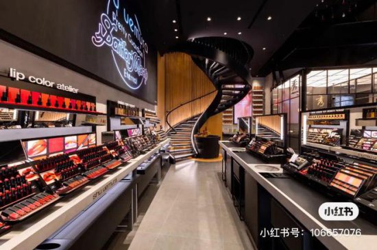 植村秀打造中国首家旗舰店，高化在购物中心开「卷」？