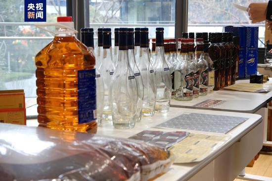 回收真瓶装假酒 上海警方破获多起制售假冒品牌酒案