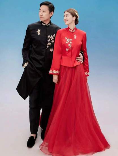 吴千语证婚宴婚服被扒！红色婚服竟与何超莲婚礼旗袍同一家定制