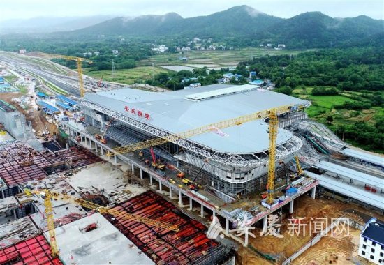 安庆西站成功封顶 预计8月31日达到竣工验收条件