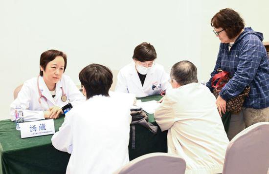 强化哮喘教育，上海呼吸病专家组团为市民提供<em>健康咨询</em>