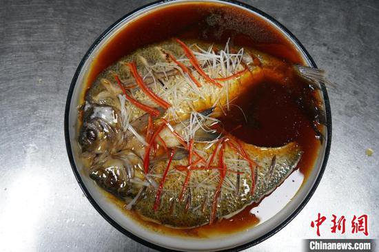<em>冷水鱼</em>宴何以成新疆北部的城市名片？