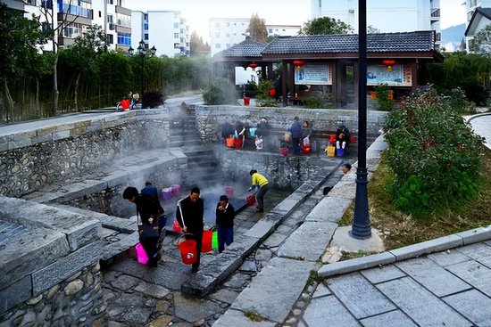中国这座有着温泉文化的小镇<em>人均寿命</em>86岁——江西宜春温汤镇