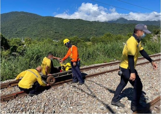 台铁又出意外！4人在抢修因地震受损铁路时被弹开的钢轨击伤