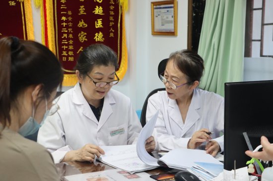 北京妇科专家张亚兰受邀到北京国华中医医院参加妇科联合会诊