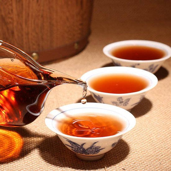 <em>冬季养生喝什么</em>茶？红茶和普洱熟茶可御寒暖身