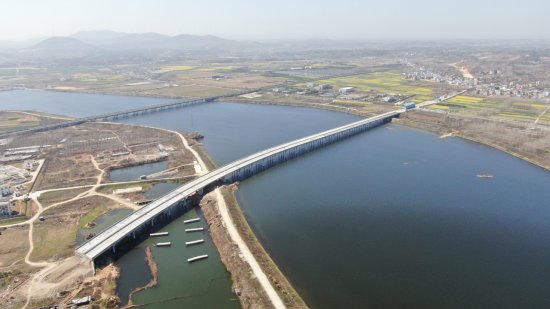 <em>随州</em>南外环项目府河大桥主体工程全面完工