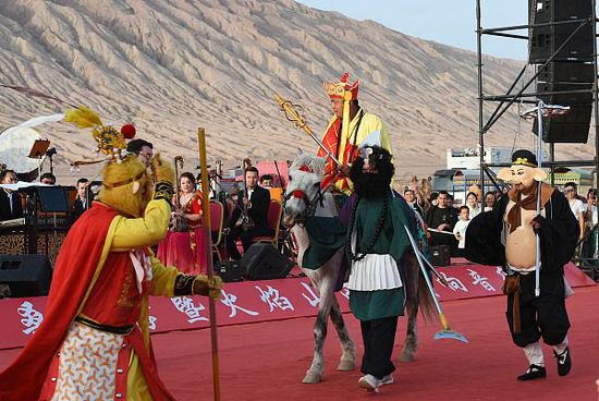 新疆吐鲁番火焰山西游交响音乐会 特色文旅受热捧