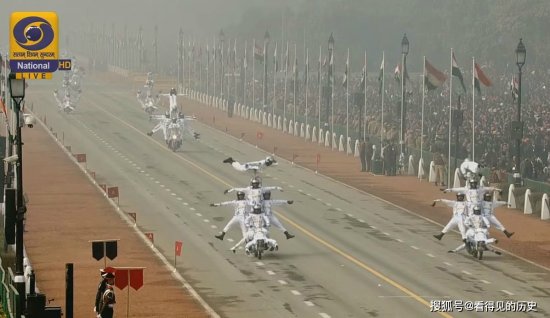 人形金字塔<em> 三哥的</em>摩托车表演 印度阅兵真的是脑洞大开