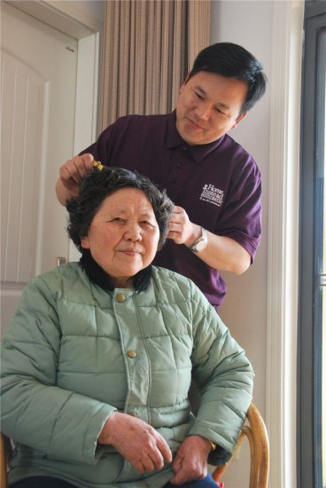 照护员的护理技能更专业，国际养老服务巨头精心布局武汉