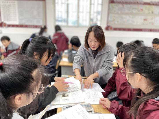 重庆科学城石板中学校开展“五学课堂”系列活动之赛课活动