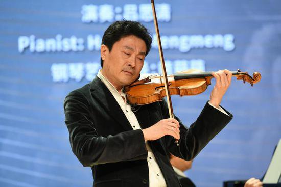 小提琴演奏家吕思清首个教学工作室在青岛西海岸新区启动