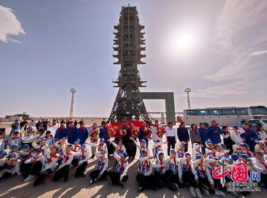 中国航天日 | “我心中的五星红旗”飘扬在东方红卫星发射场