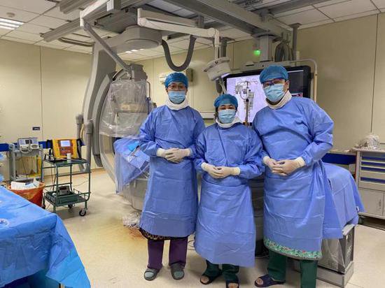 哈尔滨市第一医院心内四科实施复杂冠脉闭塞PCI术：为七旬患者...