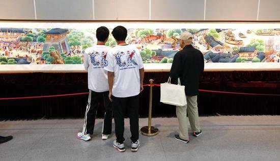 “红色足迹·中国水彩魅影”刘正国个人画展在南京<em>图书馆</em>开幕