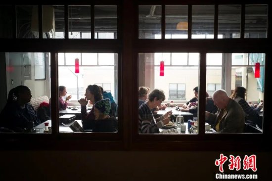 东西问丨保罗·弗里德曼：美国中餐的<em>发展趋势</em>是创新型中餐吗？