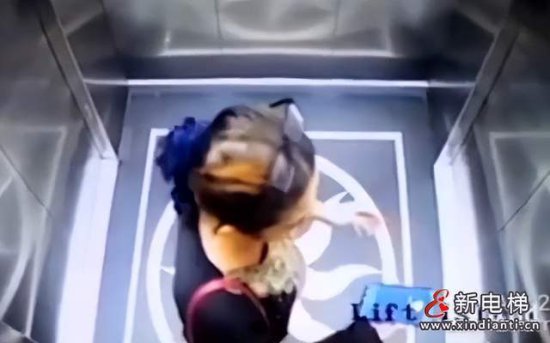 印度尼西亚：女子强行打开<em>电梯</em>轿门坠入底坑身亡！3天后被发现…