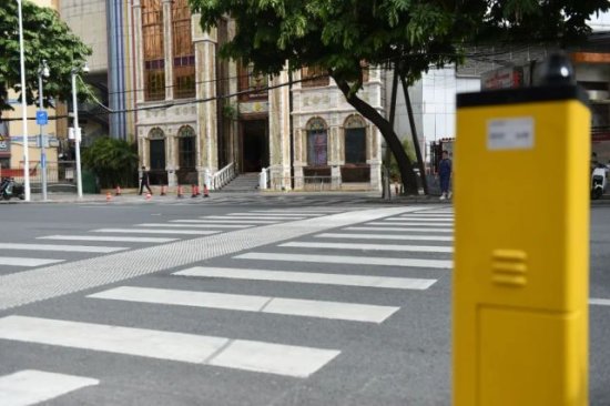 广西首条智能盲人斑马线启用：“过马路更安全了!”