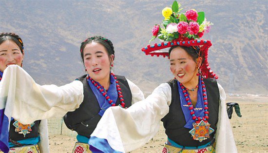 拉萨林周县保护传承非物质文化遗产“热振曲卓”
