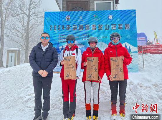 西藏运动员在2024年全国滑雪登山冠军赛中获得4金2银3铜