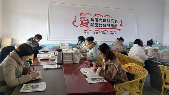 民权县实验中学开展七年级语文组集体备课活动