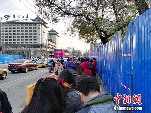 从排队到买票需1小时 中国美术馆“壕展”为啥火