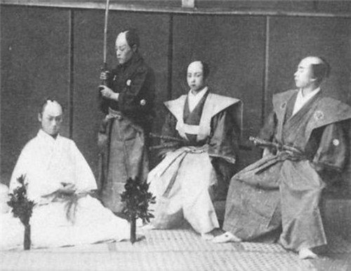 150年前，他在<em>日本</em>完成最疼“自杀”，事后被人膜拜，<em>名字</em>很...