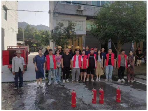 安全宣传进社区，温州市平阳县水头镇进社区开展应急演练活动