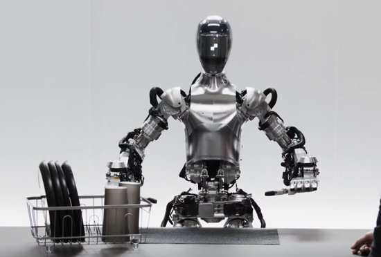 世界首款人形机器人模型正式亮相，距离真正进入生活还有<em>多久</em>？