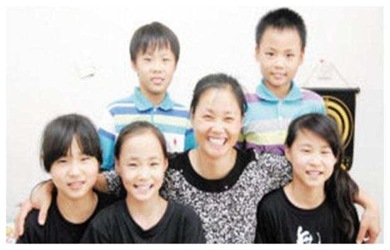 河北农民夫妻，生下五胞胎，孩子免费喝7年奶粉，又被好心人助学