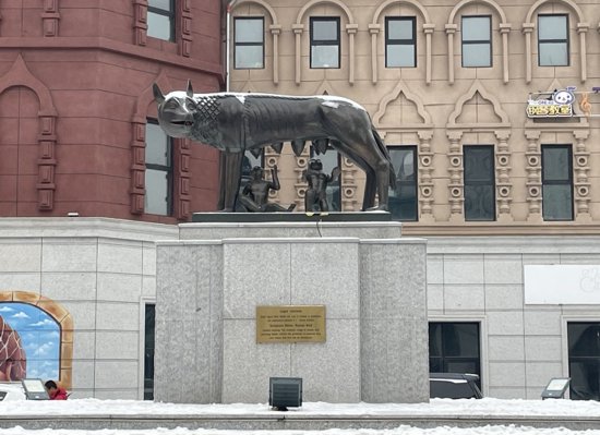 《罗马狼》雕塑——在哈尔滨世界欢乐城展现<em>文艺时代</em>的创作