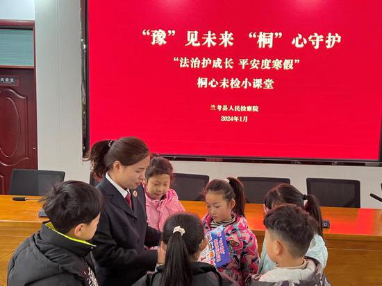 河南兰考：检察机关法治宣传进万家 护航群众平安过春节