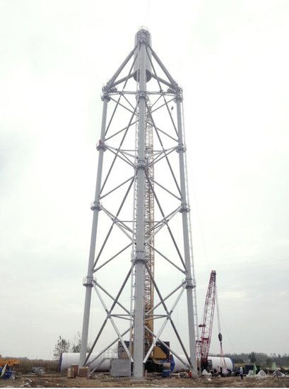中建五洲参建的三立柱式160米超高桁架塔样机吊装完成
