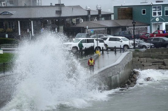 “李”减弱为后<em>热带气旋</em>登陆加拿大 在美国缅因州造成1人死亡