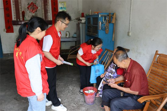 兴国县开展“全国儿童预防接种日”系列宣传活动