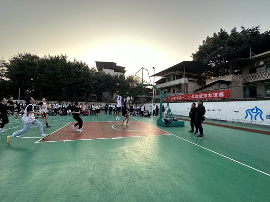 重庆第二十三中学校：筑梦篮球赛场，点燃青春活力