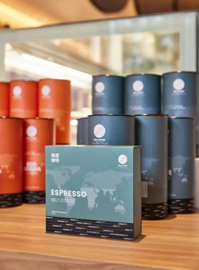 跨界“卷”入万亿咖啡战场，卖咖啡成了万能副业？