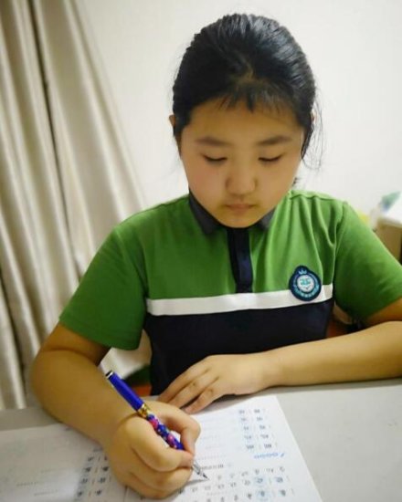 “可是我真的忍不住想他”，台州11岁女孩为援疆爸爸写的<em>作文</em>，...