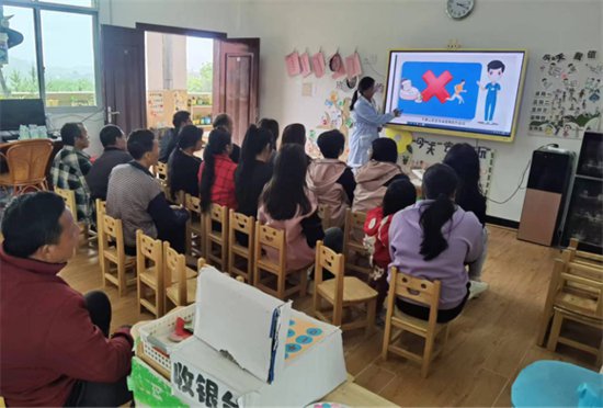 宁都县开展“4.25”全国儿童预防接种日宣传咨询活动