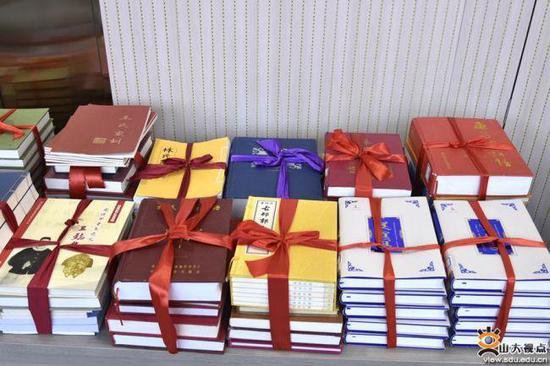 山东大学举办王裕继先生图书捐赠仪式