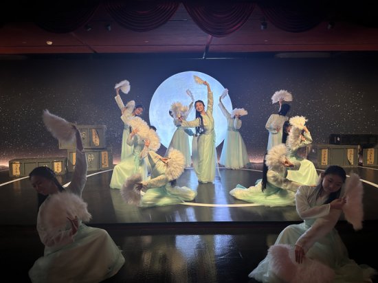 《共和<em>国的</em>红舞鞋——陈爱莲的舞蹈艺术人生》在京开展