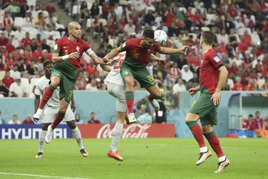 爆冷！西班牙出局，摩洛哥创造历史<em>晋级</em>八强！葡萄牙6：1大胜...