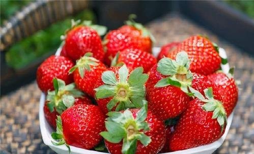 三<em>种</em>越小越好吃的水果，草莓、猕猴桃、<em>山竹</em>，不少人不会挑！