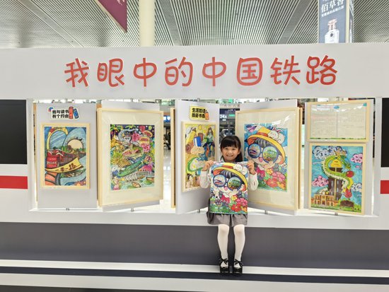 第三届全民阅读大会青少年铁路书画展引人瞩目