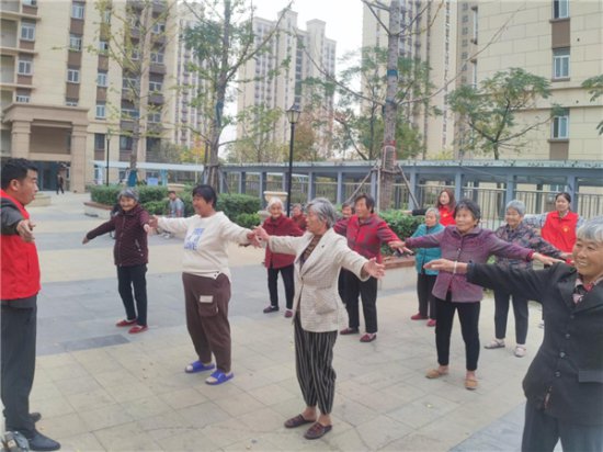 安徽亳州庄周街道乐阳社区老年课堂开展老年健身操活动