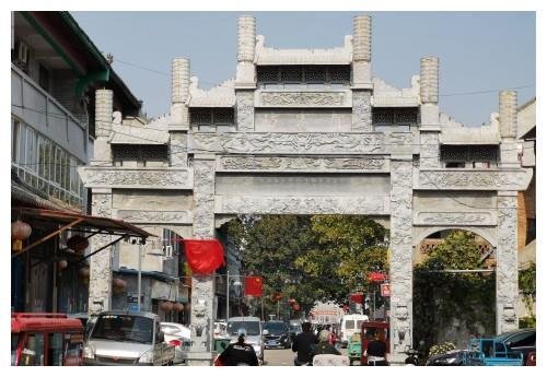 河南小县城立得这座牌坊，被人敬仰数百年，背后故事让人传颂...