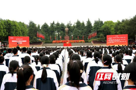 龙山县皇仓中学、华鑫学校开启“我的韶山行”红色研学之旅