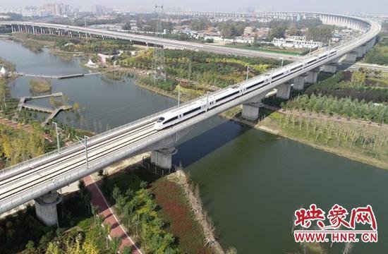 <em>商合杭</em>铁路郑州局管段进入试验运行阶段 每小时时速350公里