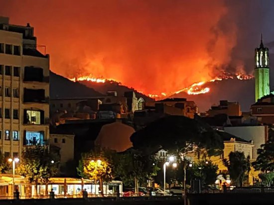 西班牙加泰罗尼亚森林火灾持续<em> 过火</em>面积已超433公顷
