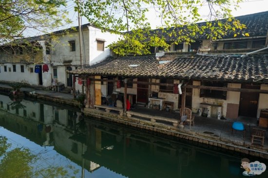 她是一座历史悠久、人文荟萃的江南古城，是“没有围墙的博物馆...